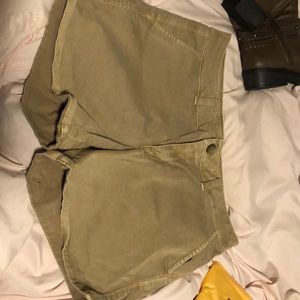 American Eagle beige shorts